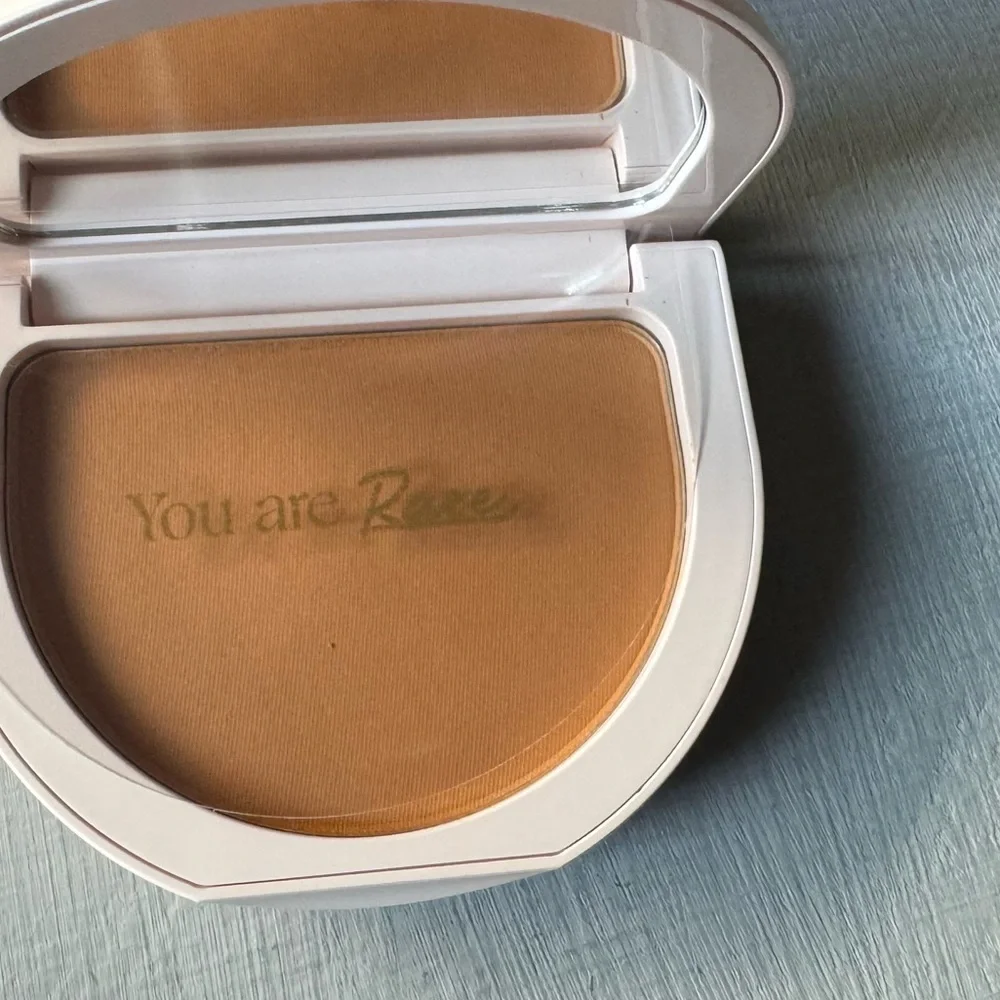 NWT Rare Beauty by Selena Gomez Tinted Pressed Finishing Powder in Almond